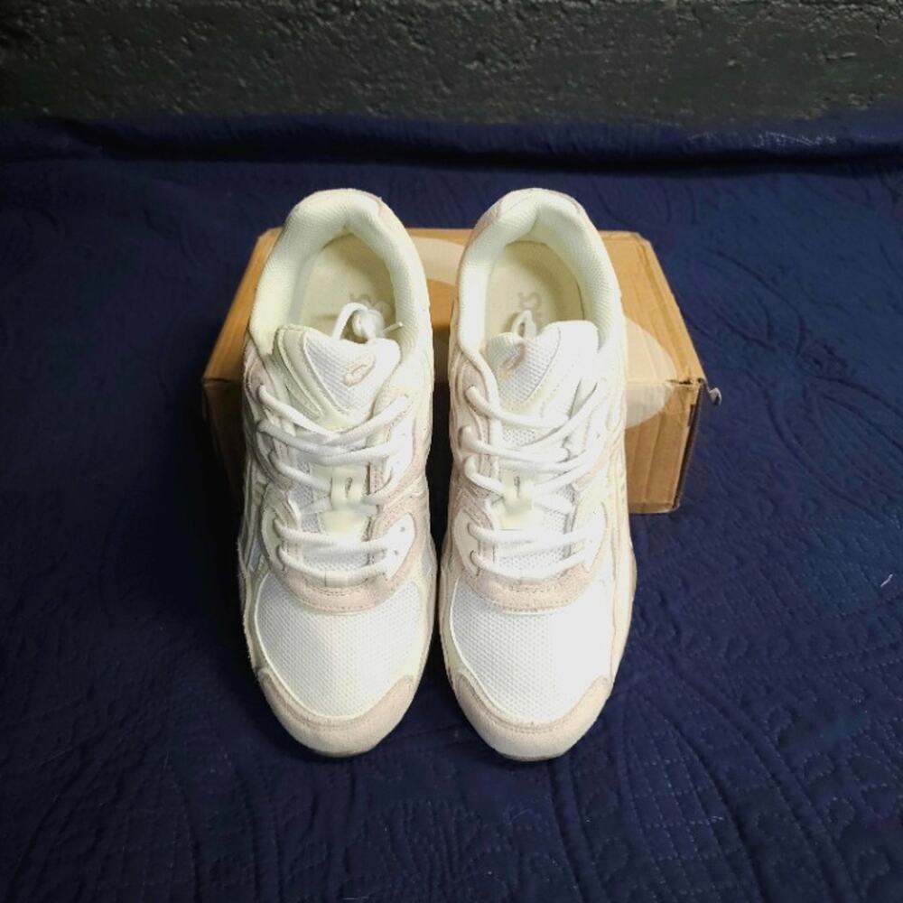 Asics Gel NYC Tan Beige Suede Lifestyle Sneakers Size 11 Like New - Picture 7 of 8